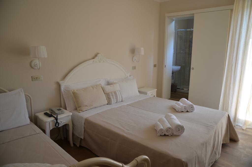 Hotel Monique Cervia Bagian luar foto