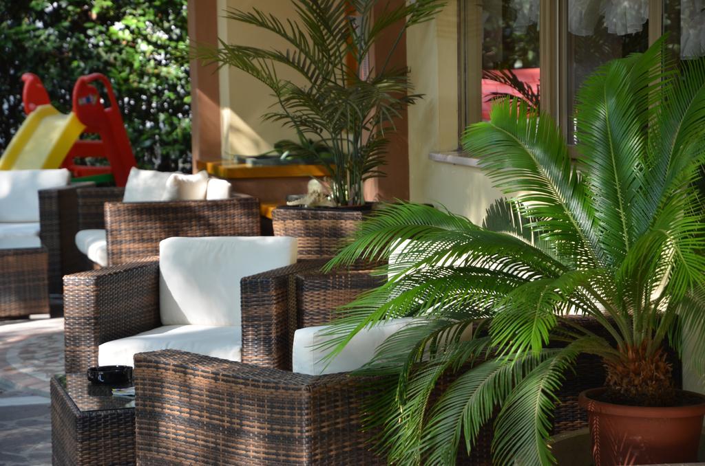 Hotel Monique Cervia Bagian luar foto