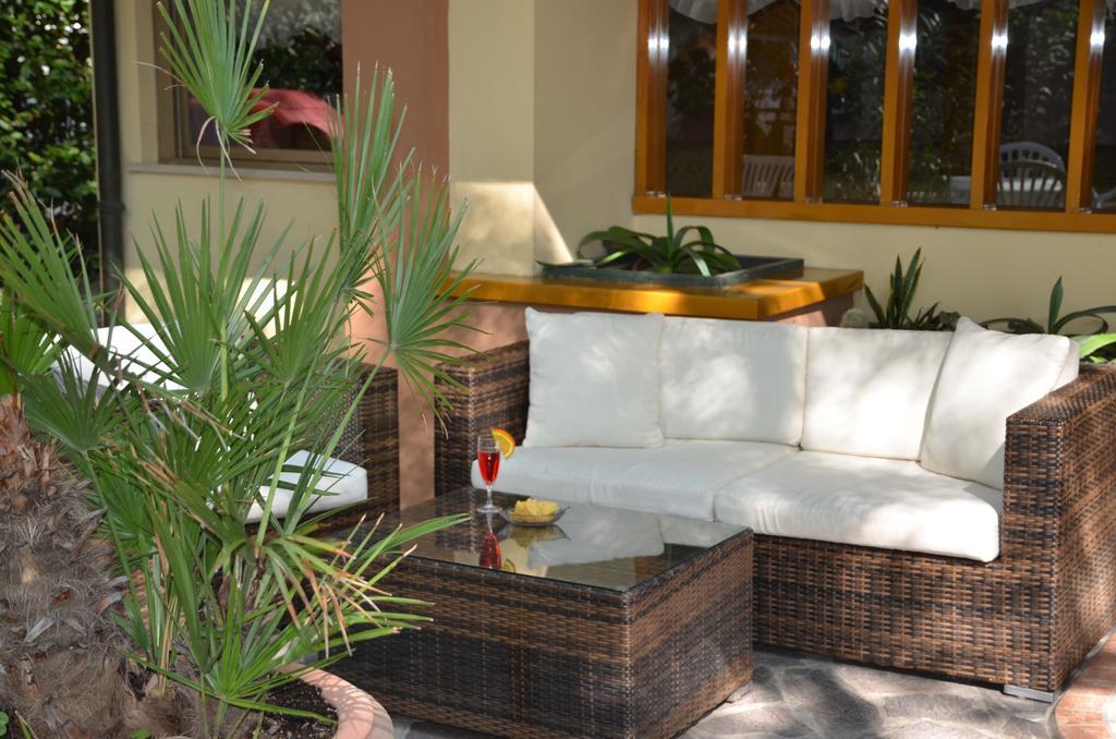 Hotel Monique Cervia Bagian luar foto