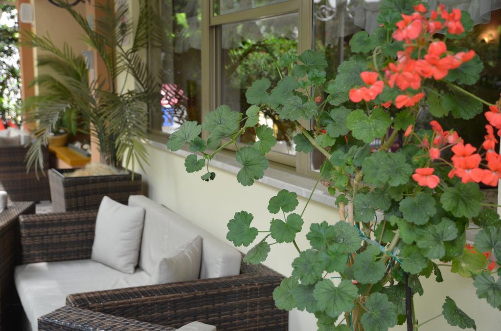 Hotel Monique Cervia Bagian luar foto