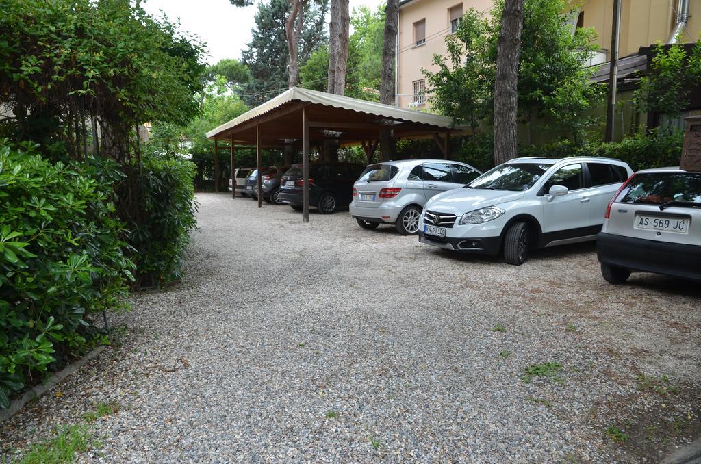 Hotel Monique Cervia Bagian luar foto