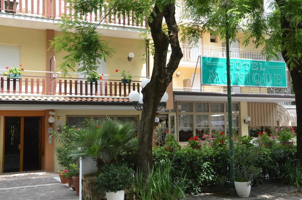 Hotel Monique Cervia Bagian luar foto