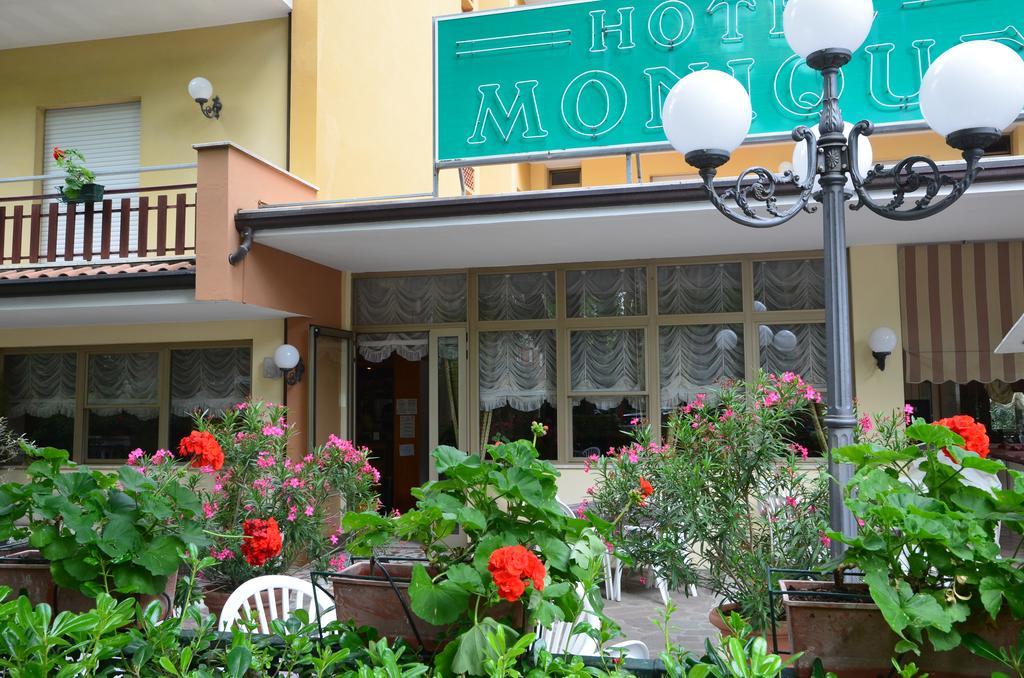 Hotel Monique Cervia Bagian luar foto