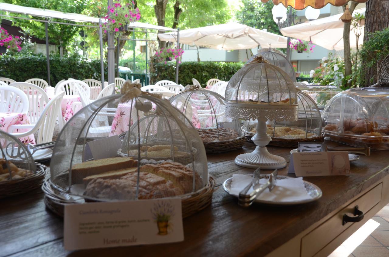 Hotel Monique Cervia Bagian luar foto