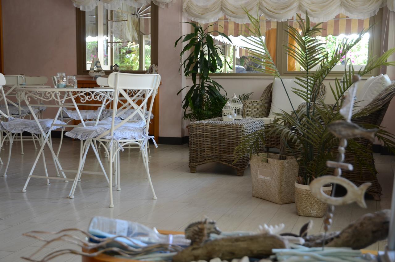 Hotel Monique Cervia Bagian luar foto