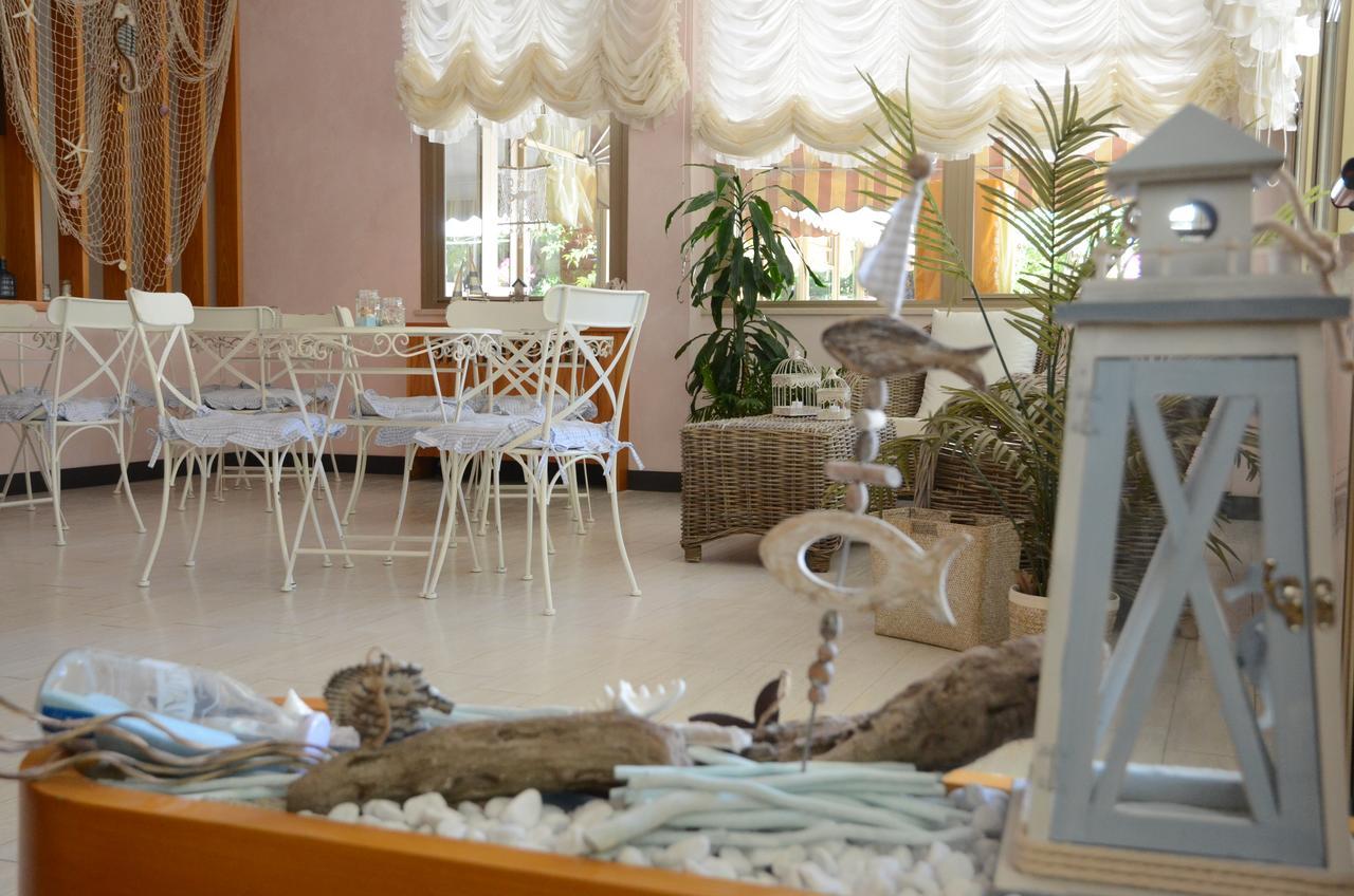 Hotel Monique Cervia Bagian luar foto
