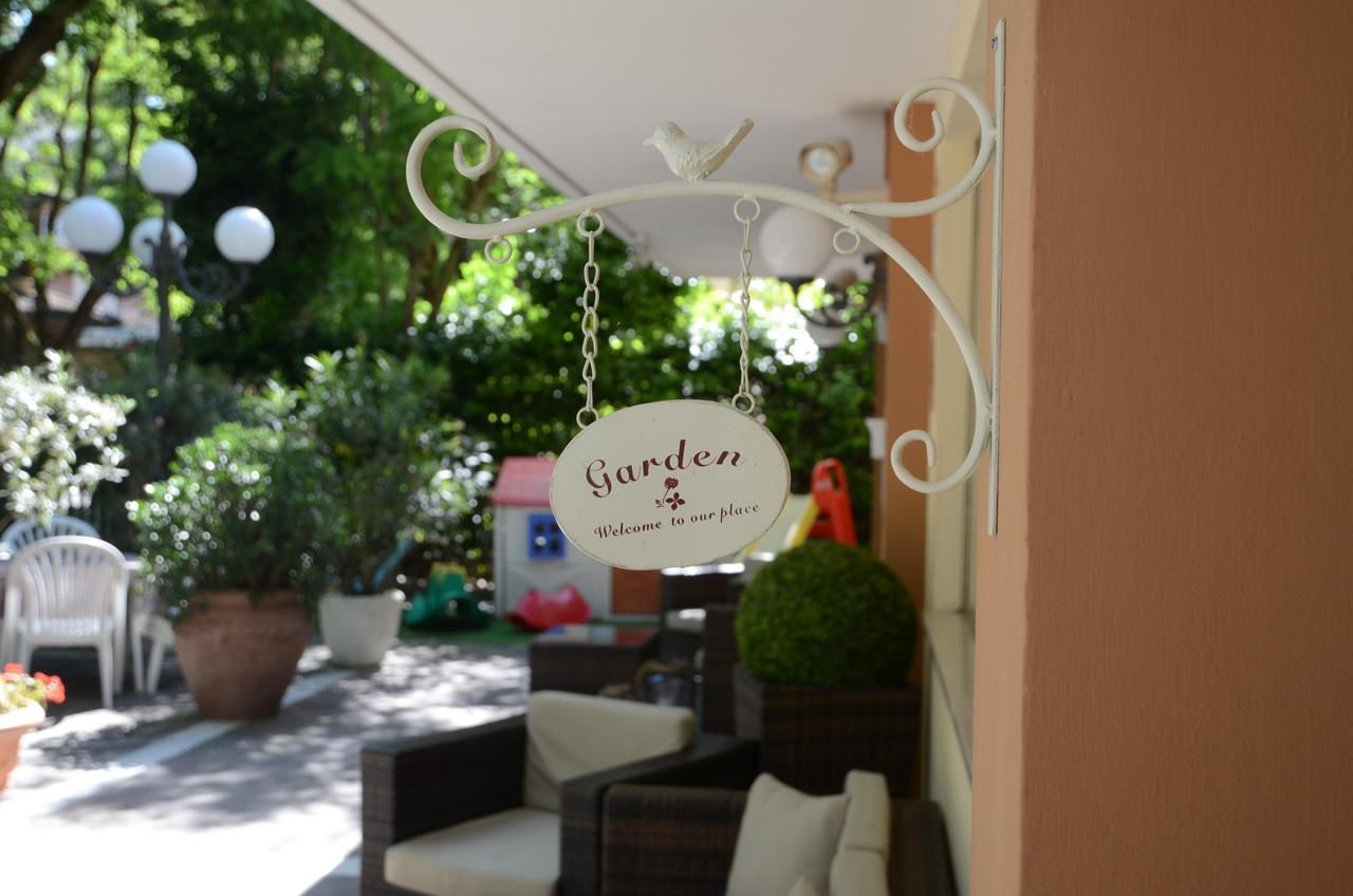 Hotel Monique Cervia Bagian luar foto
