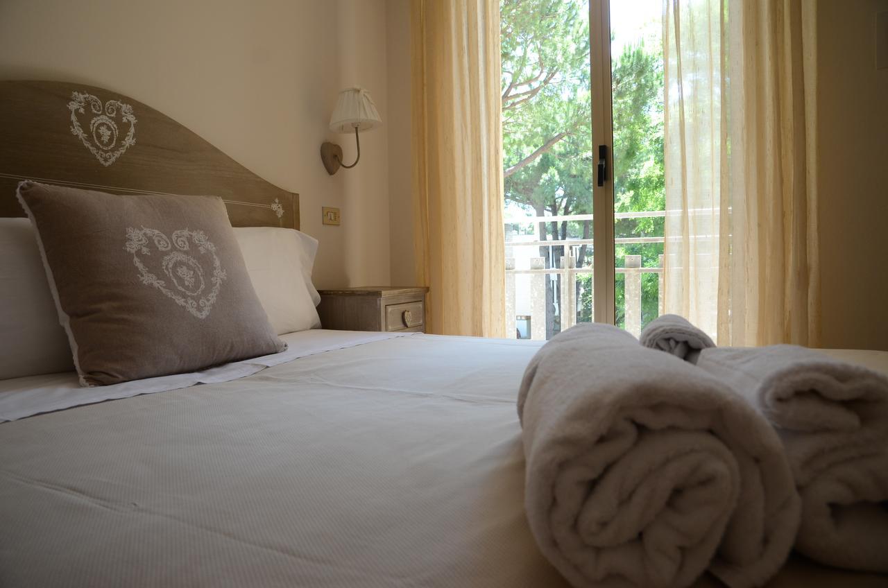 Hotel Monique Cervia Bagian luar foto